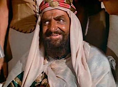 Photo of Hugh Griffith as Sheik Ilderim.
