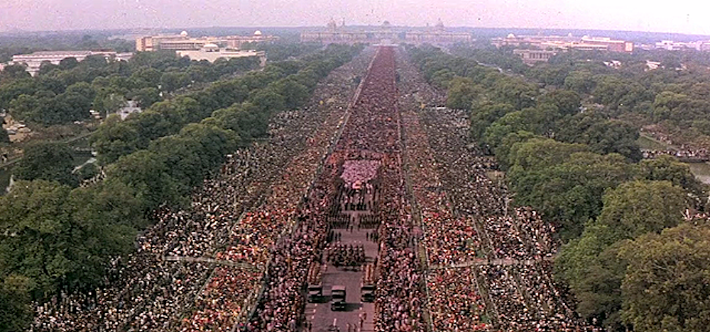 Photo of the reenacted funeral featuring 300,000 people.